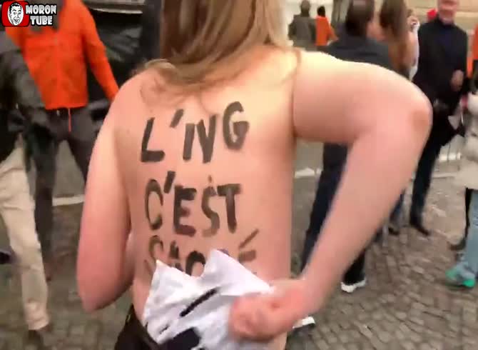 Video :Femen interrupt anti-abortion march, topless of course